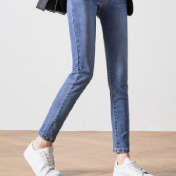 High waisted jeans